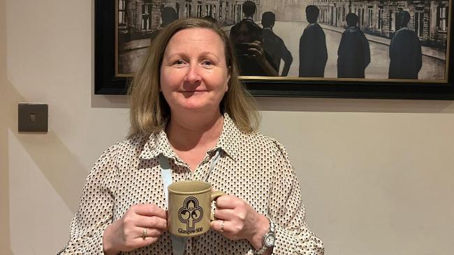 Angela with special commemoration mug Angela with special commemoration mug