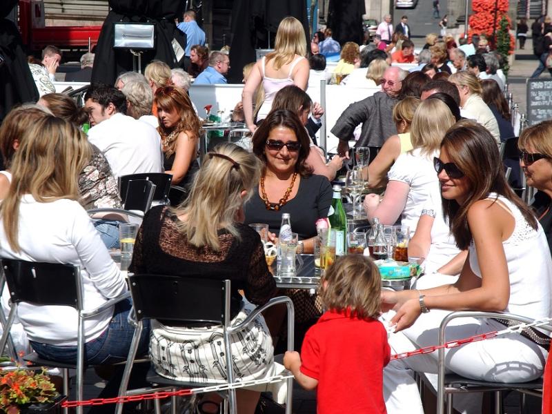 Proposed new street cafe policy for Glasgow city centre considered 